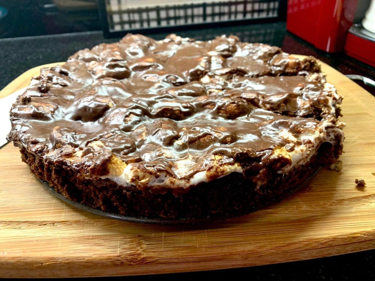 photo of a whoe Appalachian chocolate fudge brownie pie.