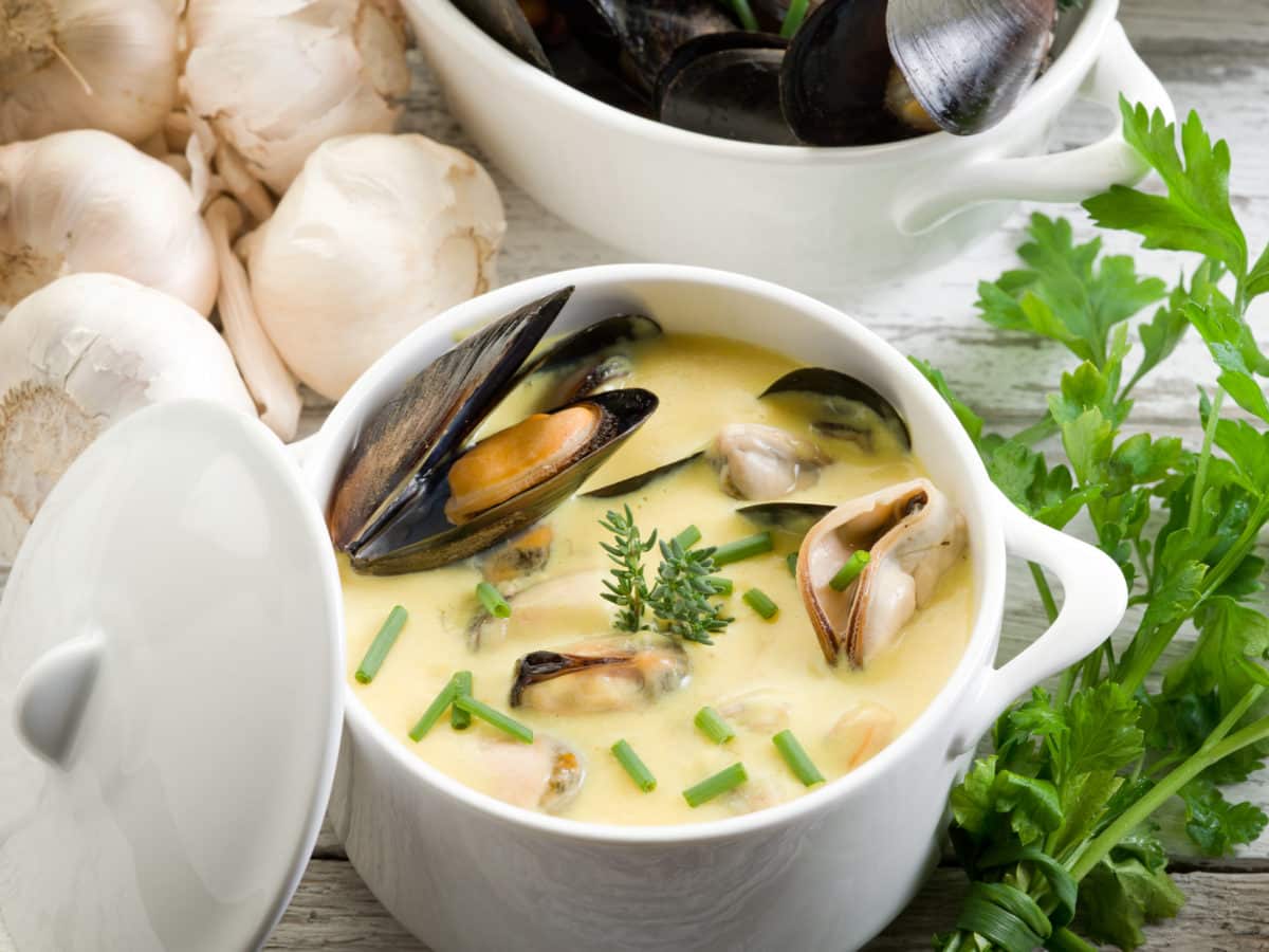 Creamy mussel soup with mussels, garlic, and herbs.
