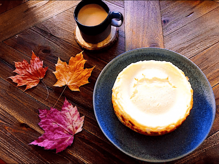 Creamy Cheese Cake with Autumn Leaves