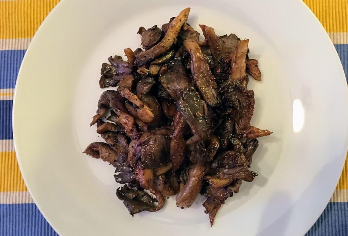 Fresh bowl of mushrooms